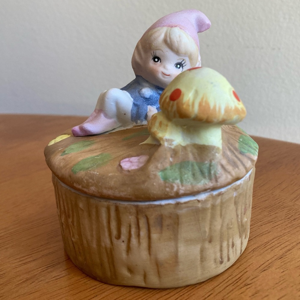 Vintage Homco pixie and mushroom round trinket box 🍄